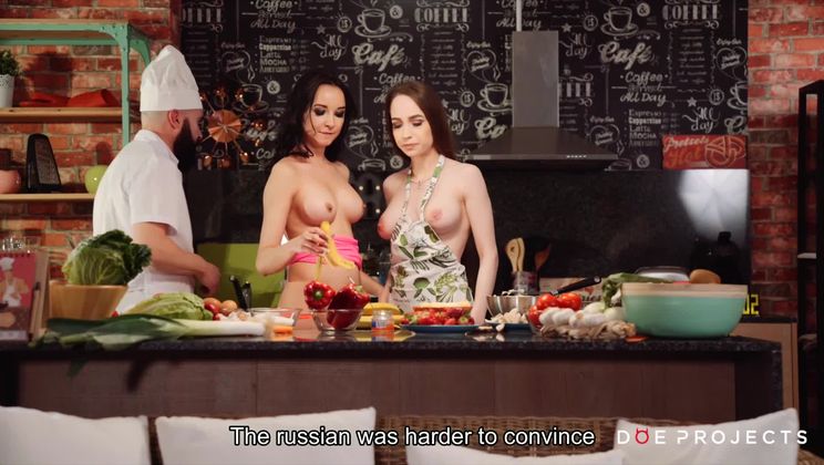 CHEF DE SEX – Food play is required